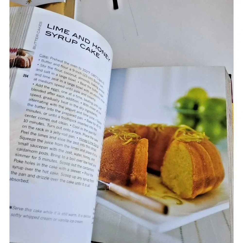 THE GOLDEN BOOK OF CHOCOLATE: OVER 300 GREAT RECIPES Carla Bardi & Claire lot 4
